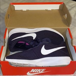 Nike Tanjun Sneakers